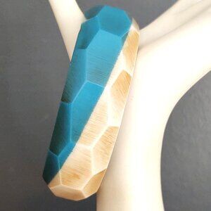 Blue and beige faceted resin bangle